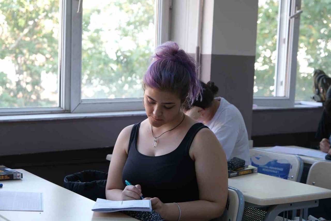 Devlet memuru olmak isteyenler bu kursa akın ediyor