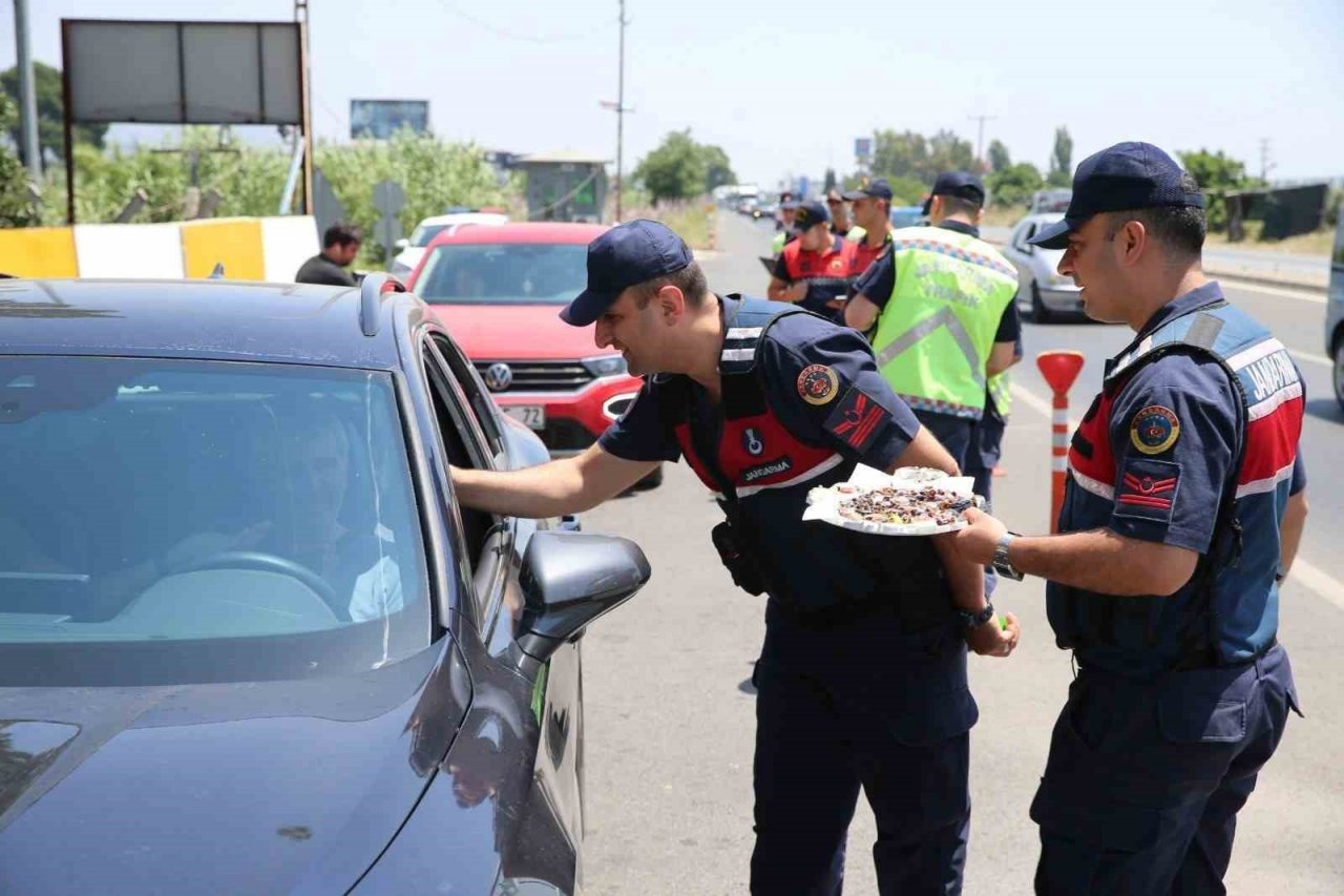 Aydın jandarması vatandaşların gönüllerini aldı