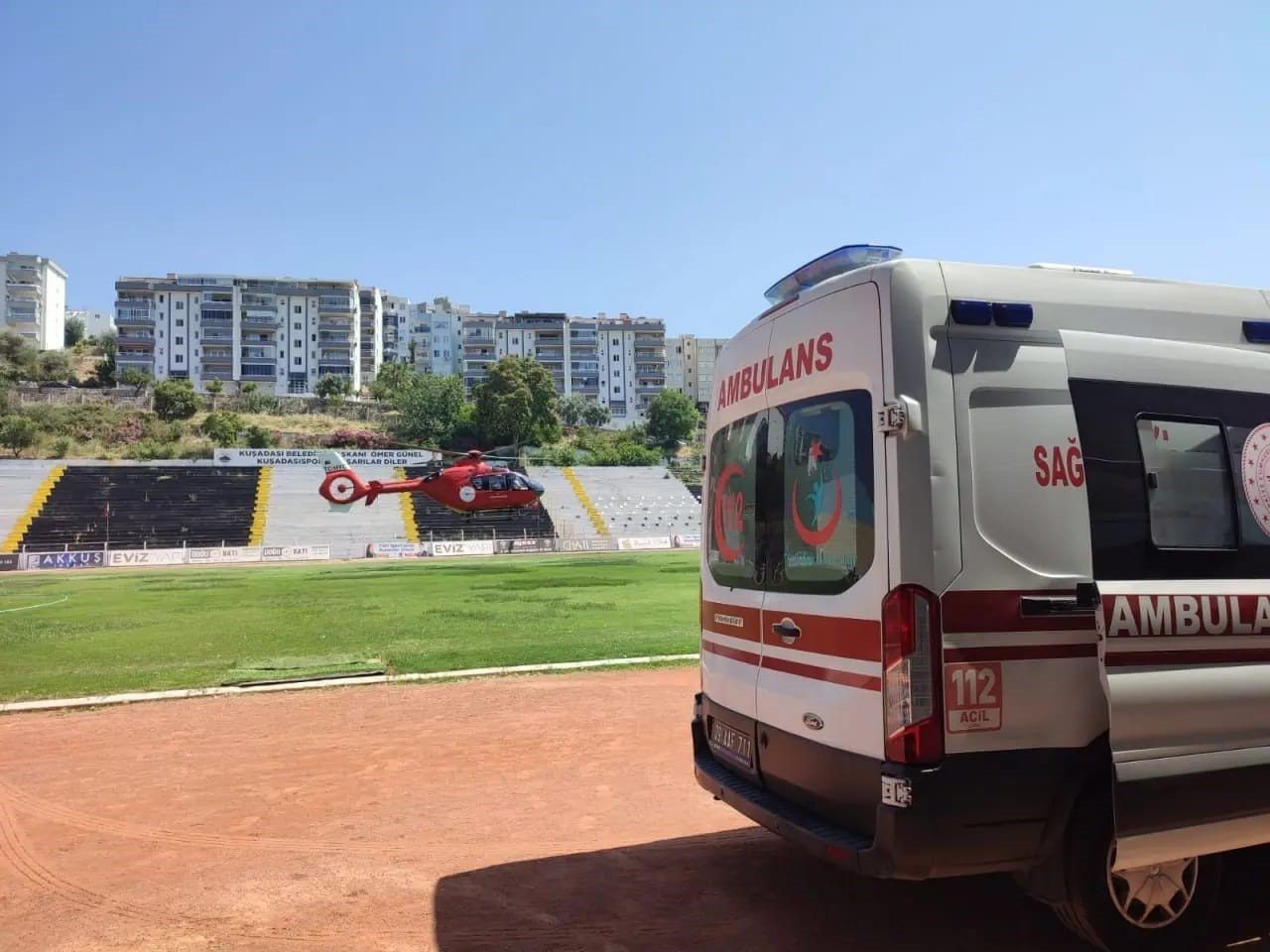 Aydın’da boğulma tehlikesi geçiren genç, helikopterle Manisa’ya sevk edildi