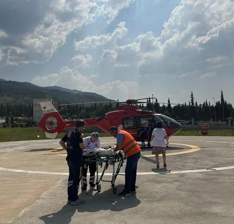 Aydın’da boğulma tehlikesi geçiren genç, helikopterle Manisa’ya sevk edildi