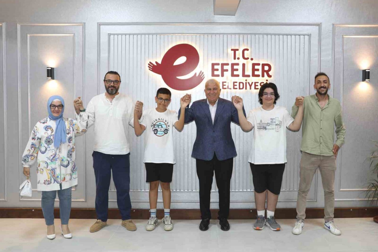 Başkan Atay şampiyon öğrencilerle buluştu