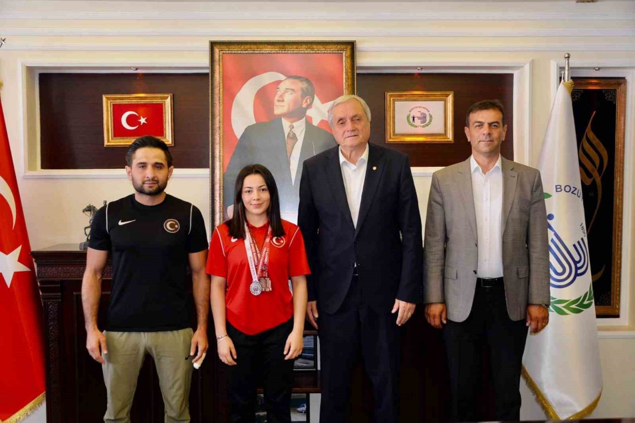 Başkan Bakkalcıoğlu, Bilecik’in gururu sporcu Başak Duman’ı ağırladı