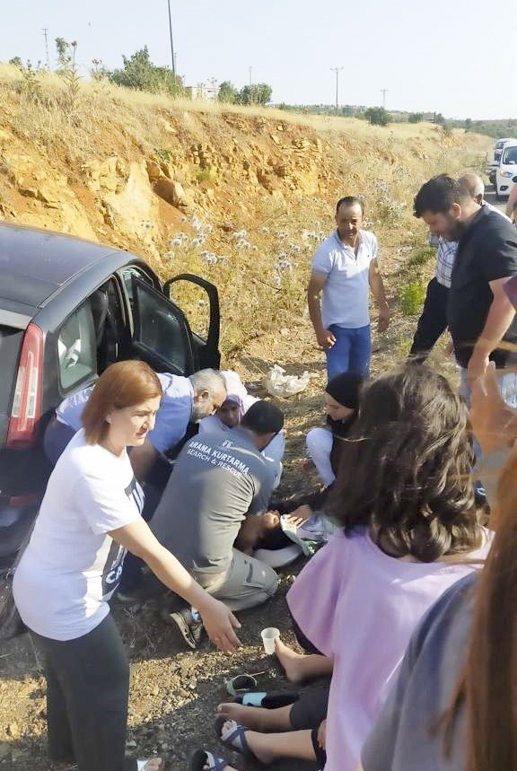 SUBÜ ekibi bayramda depremzedelerin yanındaydı