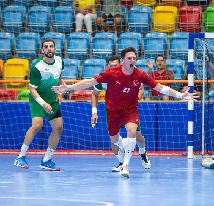 Hentbolda transfer devam ediyor: Oyun kurucu Atakan Şirin Büyükşehirde