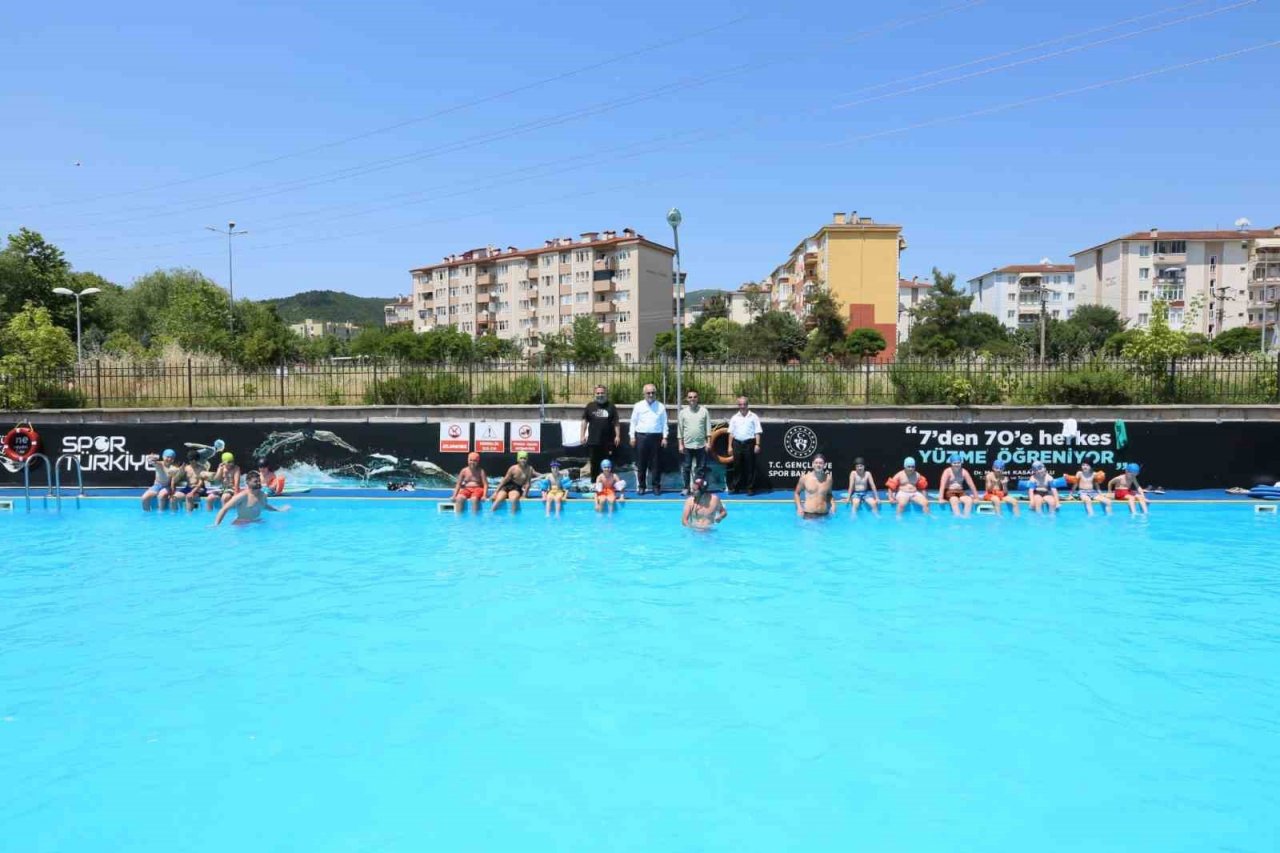 Derince’de yüzme bilmeyen kalmayacak