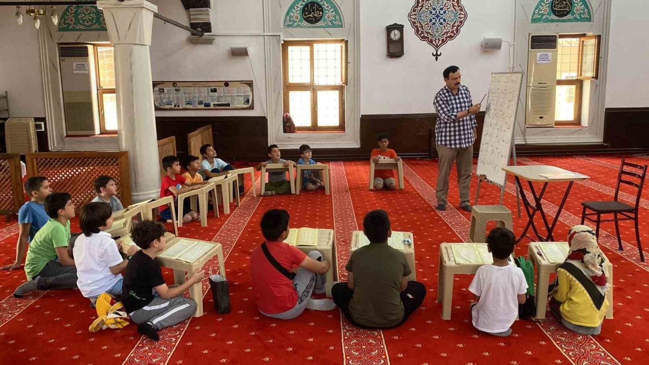 Çocuklar camileri doldurdu