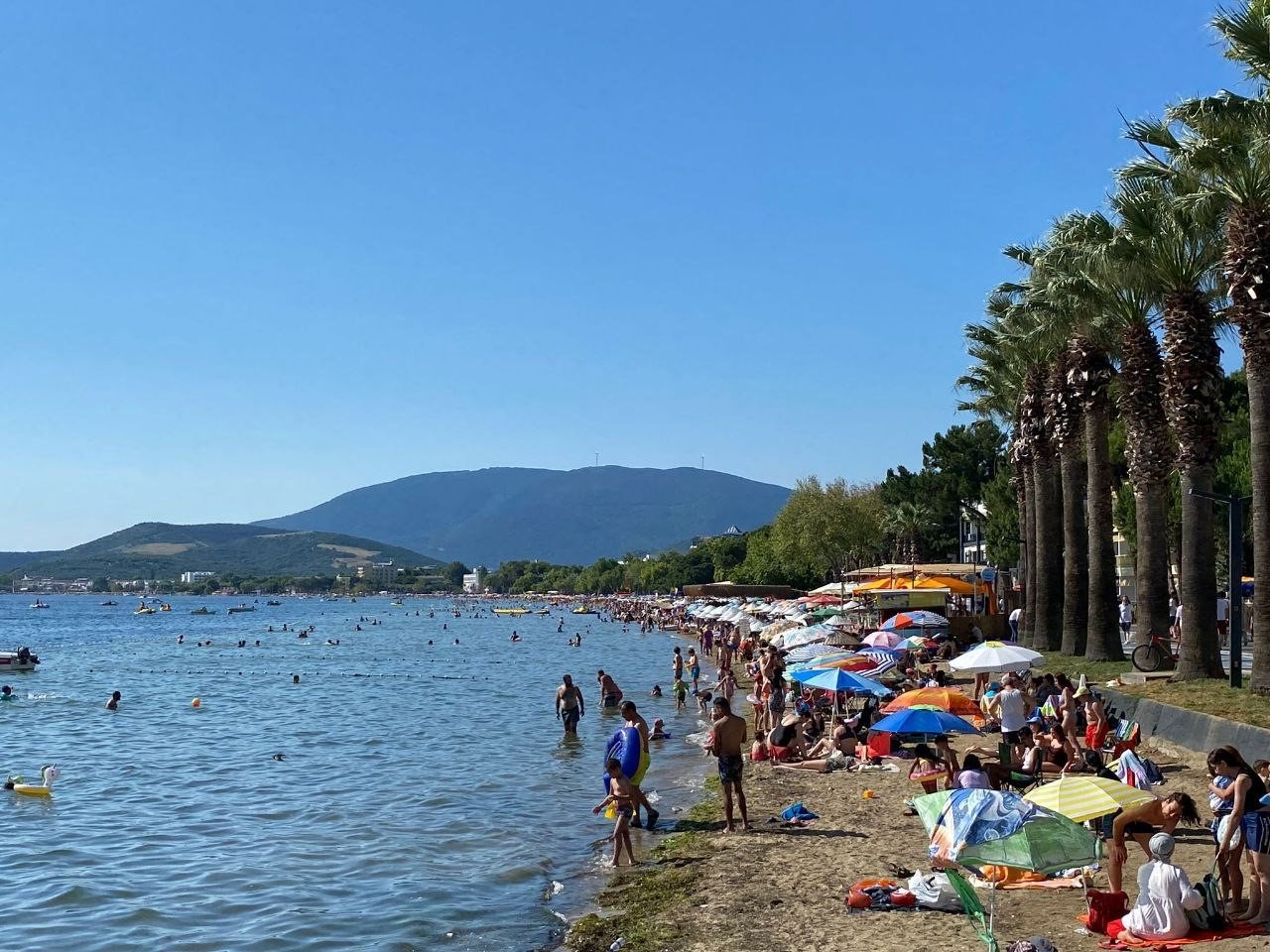 Erdek’te turizm patlaması, binlerce tatilci akın etti