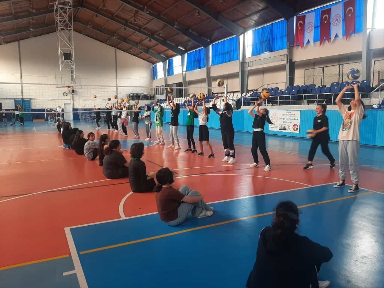 Gediz yaz spor okulları 950 öğrenci ile başladı