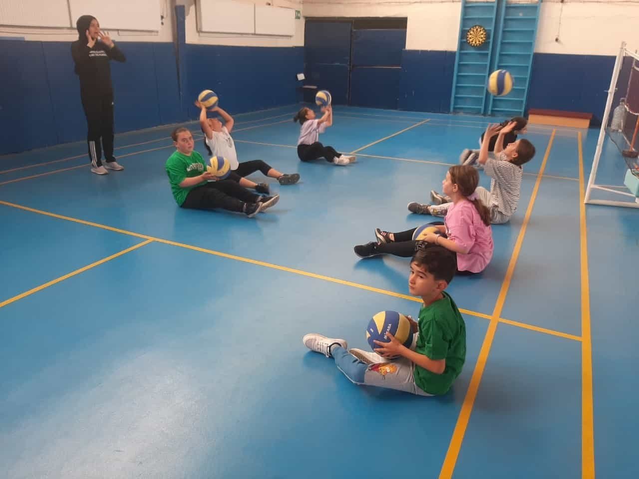 Gediz yaz spor okulları 950 öğrenci ile başladı