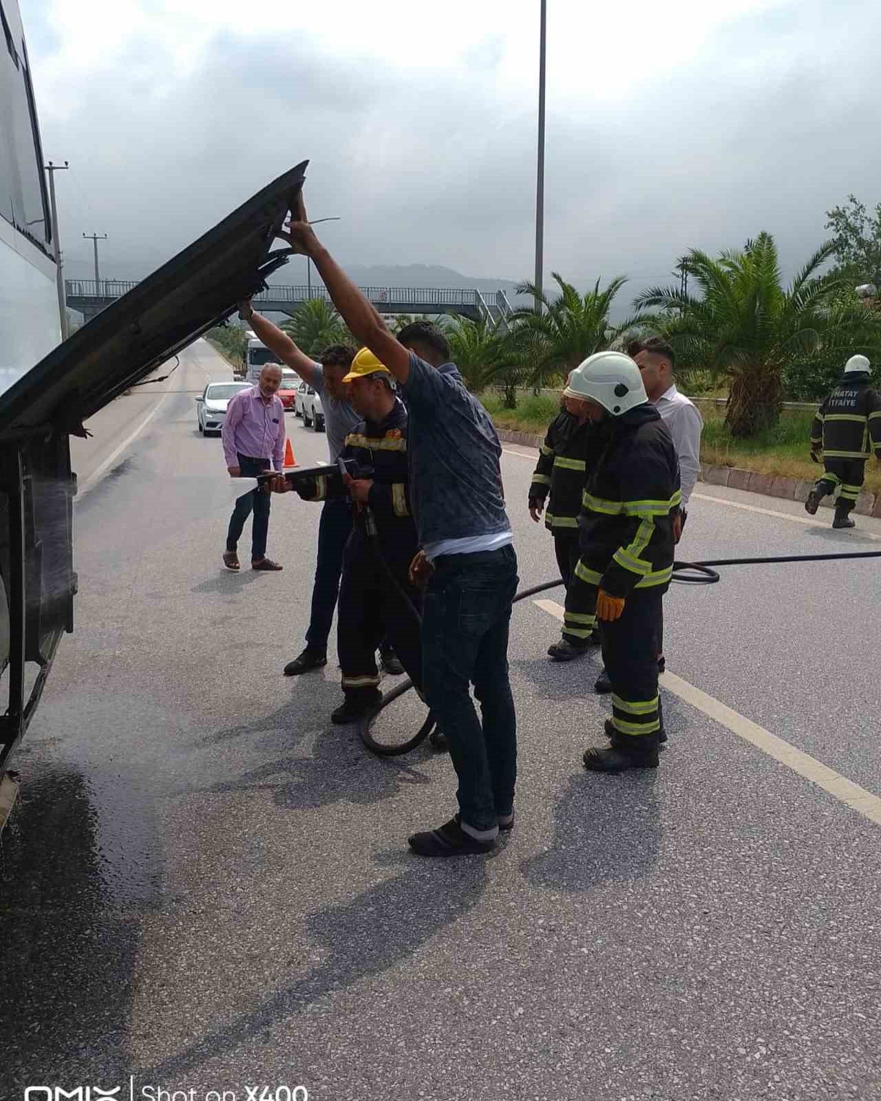 Otobüste çıkan yangın büyümeden söndürüldü