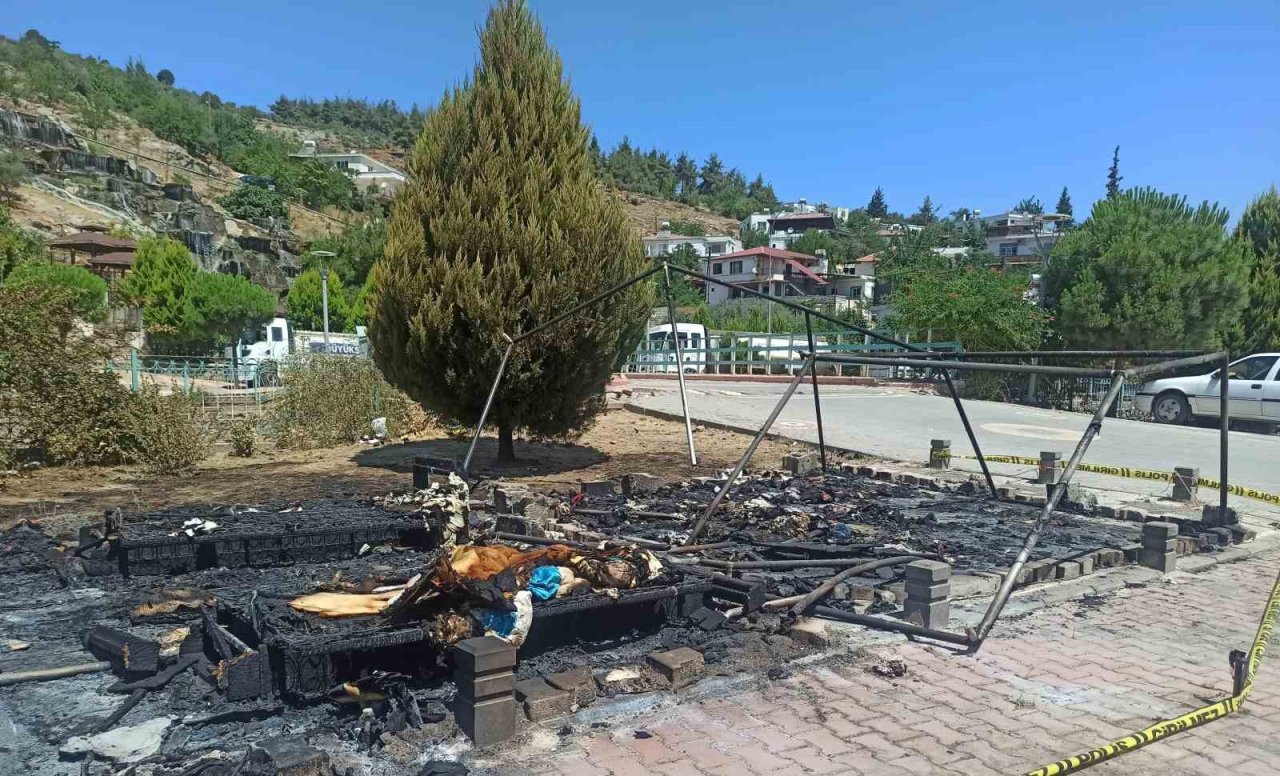 Kahramanmaraş’ta bir esnafın önce iş yeri yağmalandı, sonra çadırı yakıldı