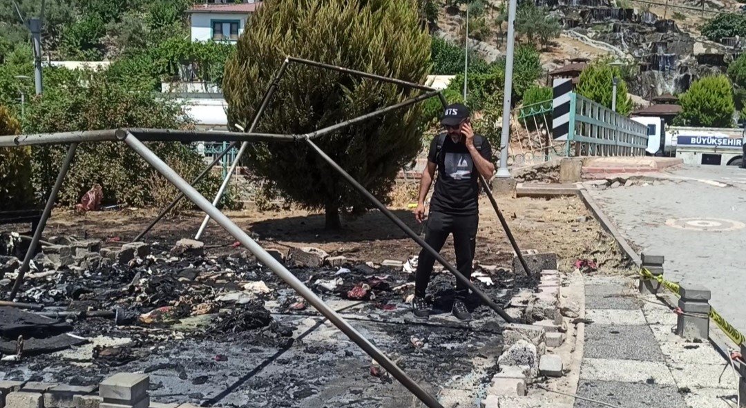 Kahramanmaraş’ta bir esnafın önce iş yeri yağmalandı, sonra çadırı yakıldı