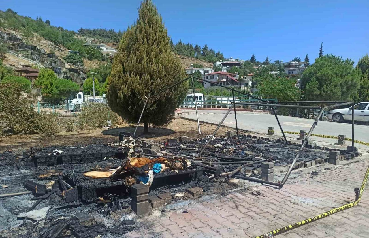 Kahramanmaraş’ta bir esnafın önce iş yeri yağmalandı, sonra çadırı yakıldı