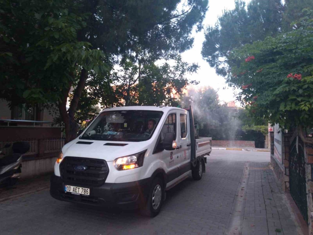 Karesi de ilaçlama 7/24 sürüyor