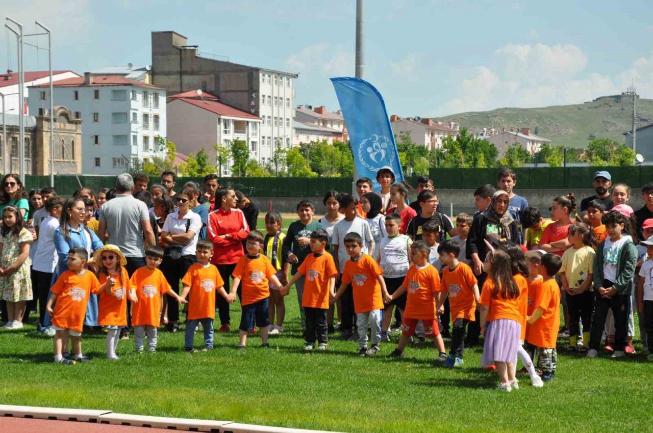 Kars’ta Yaz Spor Okulları’nın açılışı yapıldı