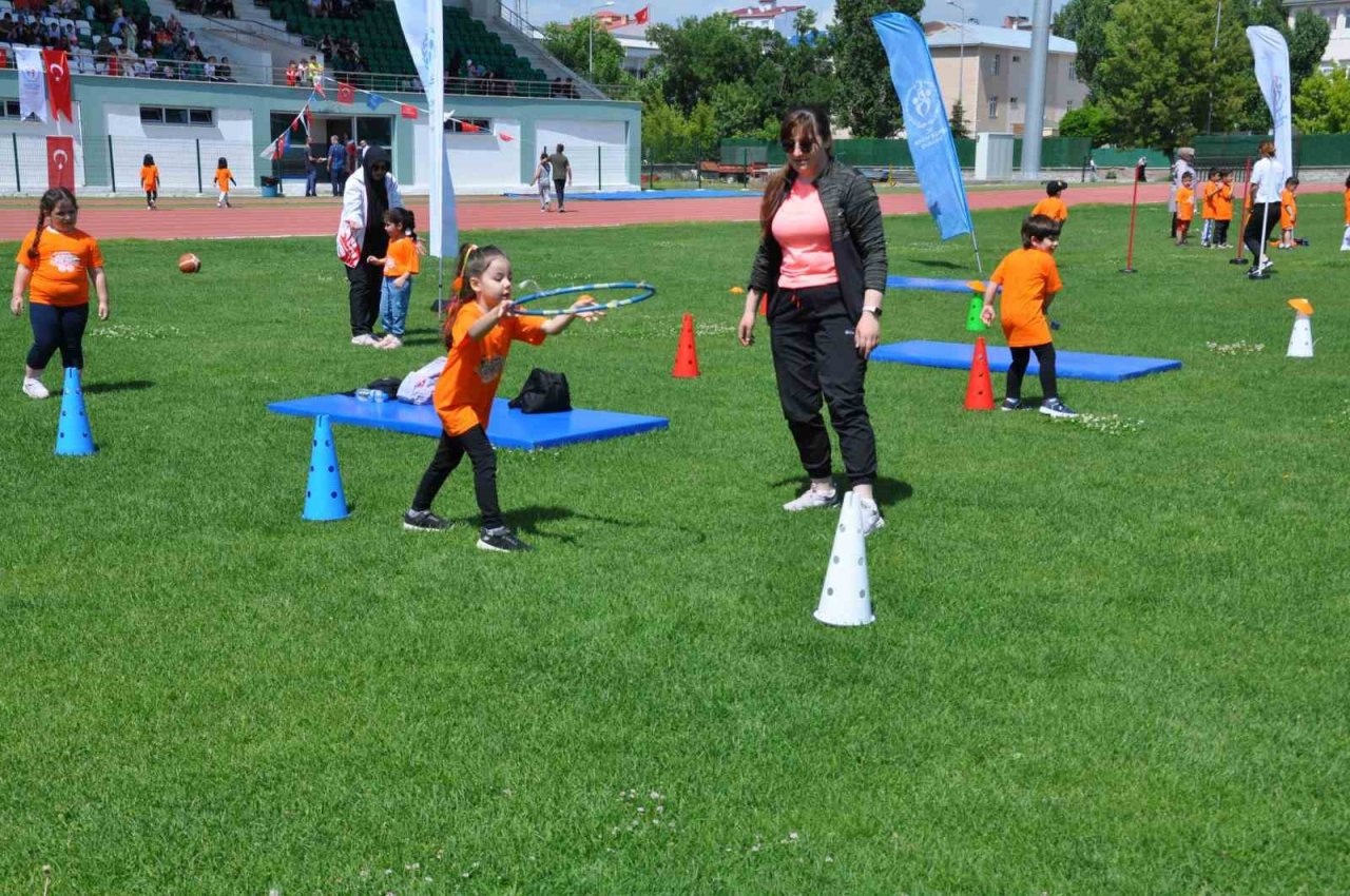 Kars’ta Yaz Spor Okulları’nın açılışı yapıldı