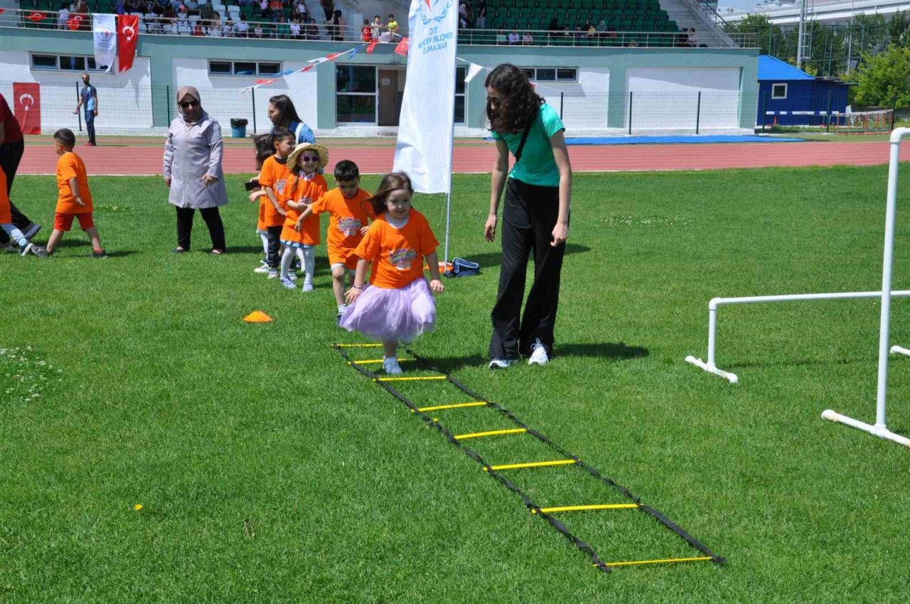 Kars’ta Yaz Spor Okulları’nın açılışı yapıldı