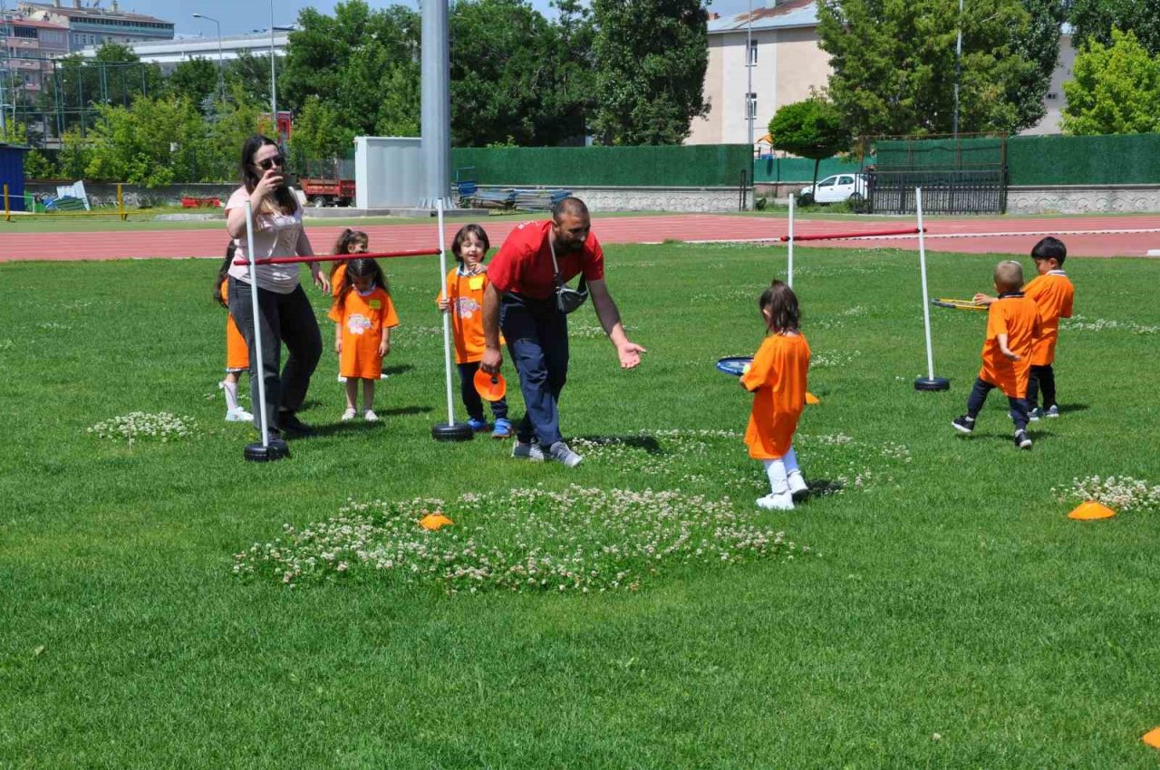 Kars’ta Yaz Spor Okulları’nın açılışı yapıldı