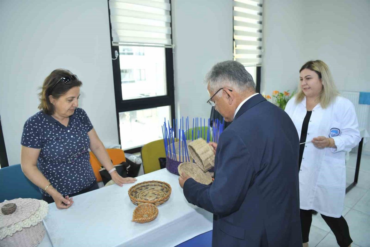 Büyükkılıç, Talas Sosyal Yaşam Merkezi’nde Kadın Kursiyerlerle Buluştu