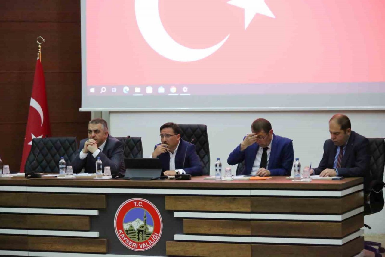 Vali Çiçek, muhtarlarla bir araya geldi