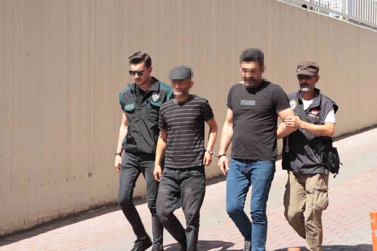 Kayseri’de 2 farklı uyuşturucu operasyonu: 5 gözaltı