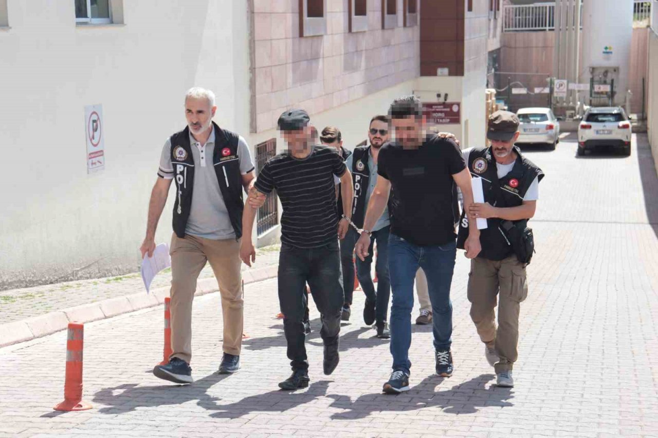 Kayseri’de 2 farklı uyuşturucu operasyonu: 5 gözaltı