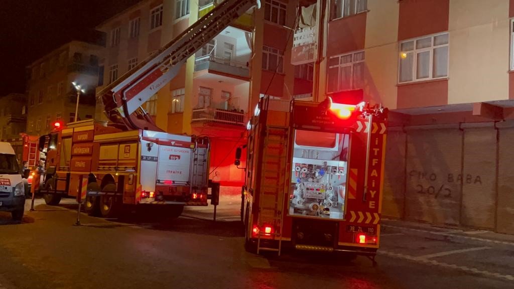 İkamette çıkan yangın 1 saatte söndürüldü