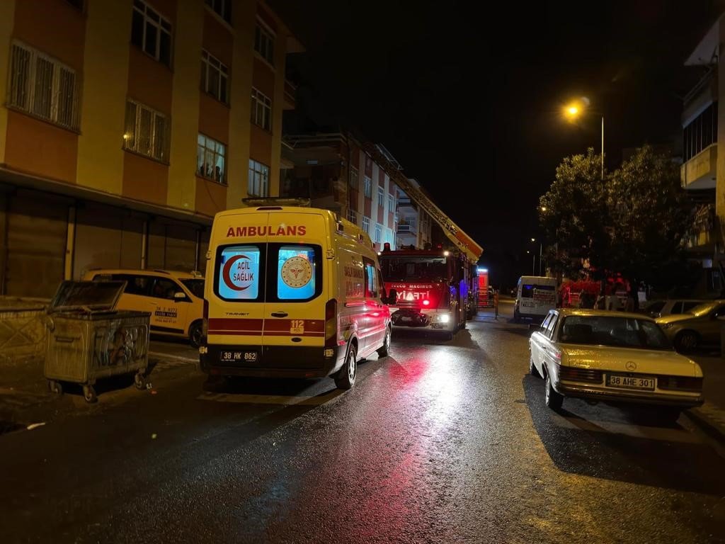 İkamette çıkan yangın 1 saatte söndürüldü