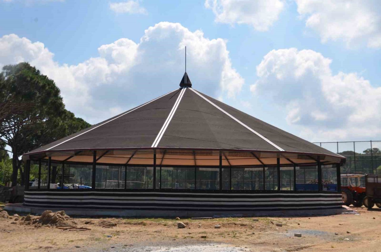 Kızılcabölük’e değer katacak sosyal tesis çalışmalar sürüyor