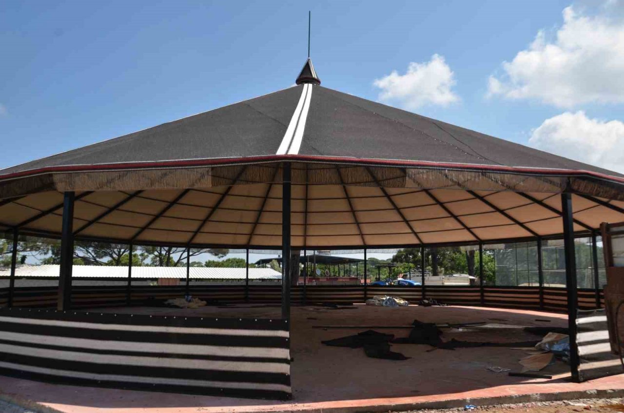 Kızılcabölük’e değer katacak sosyal tesis çalışmalar sürüyor