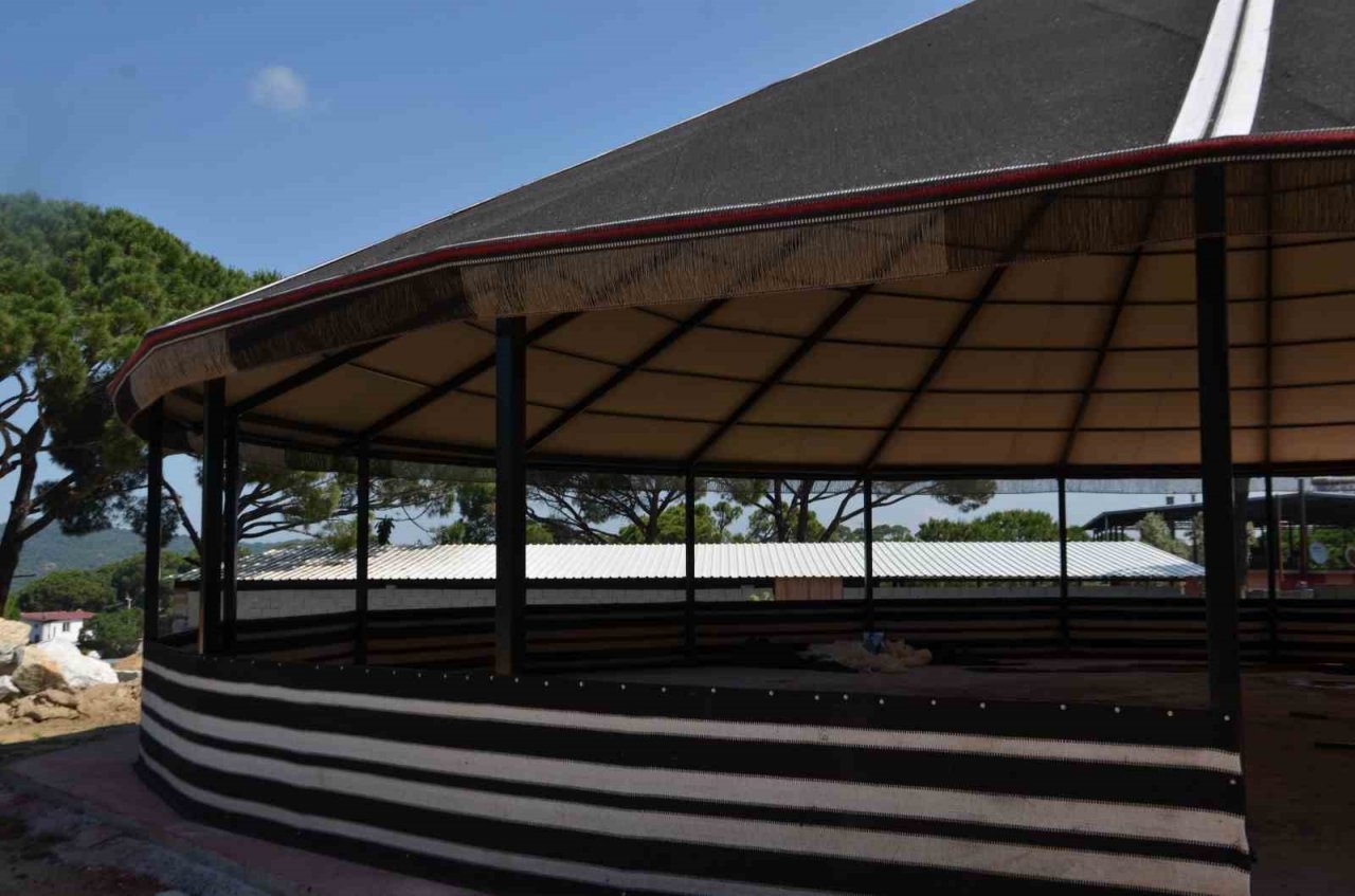 Kızılcabölük’e değer katacak sosyal tesis çalışmalar sürüyor