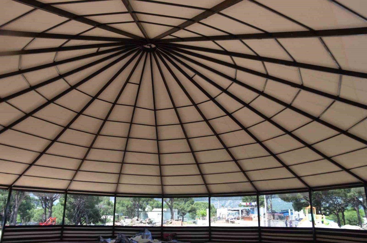 Kızılcabölük’e değer katacak sosyal tesis çalışmalar sürüyor