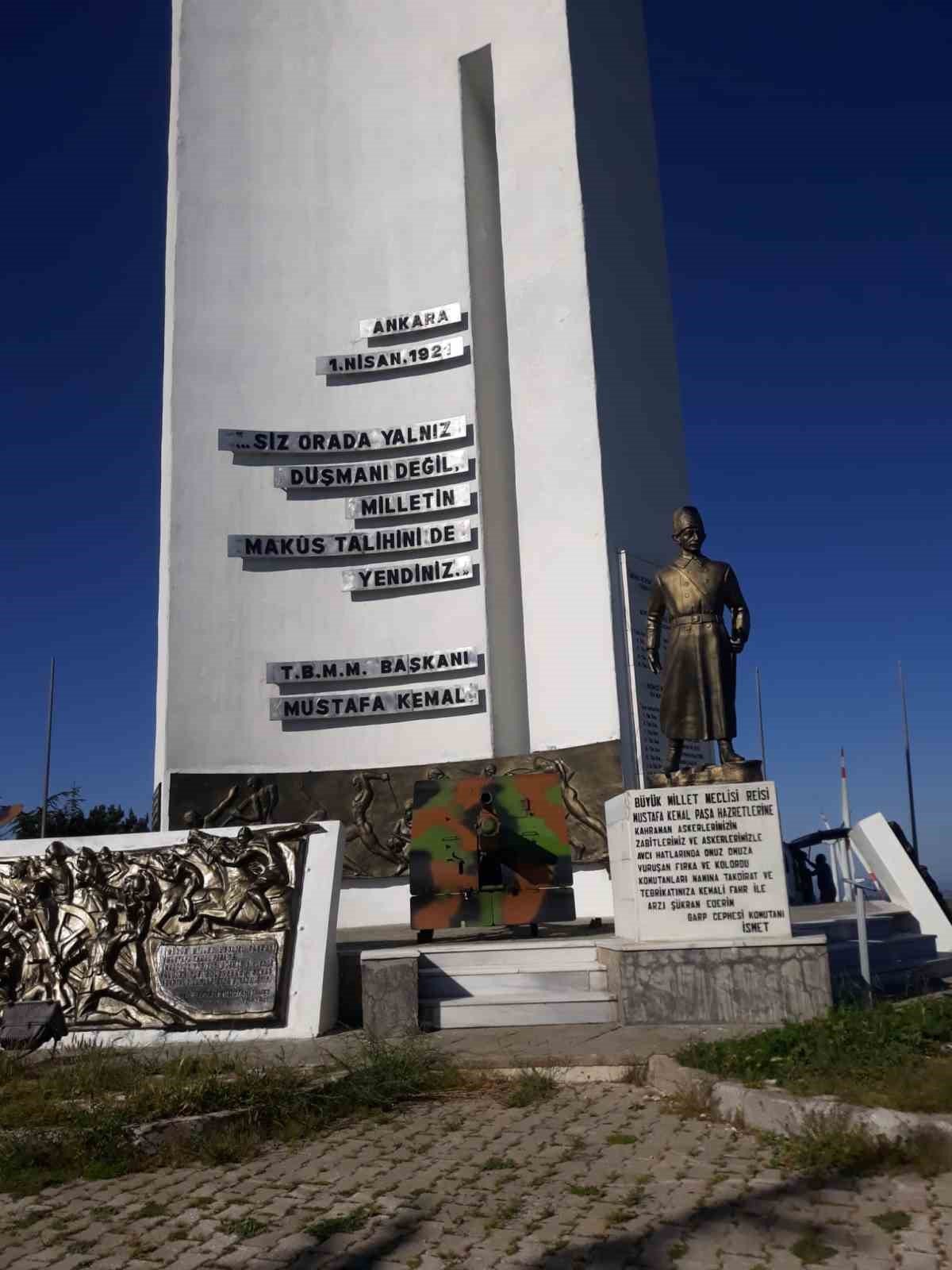 ‘Metristepe Şehitler Heykeli’ ve mezarlar bakımsızlıktan ilgi bekliyor