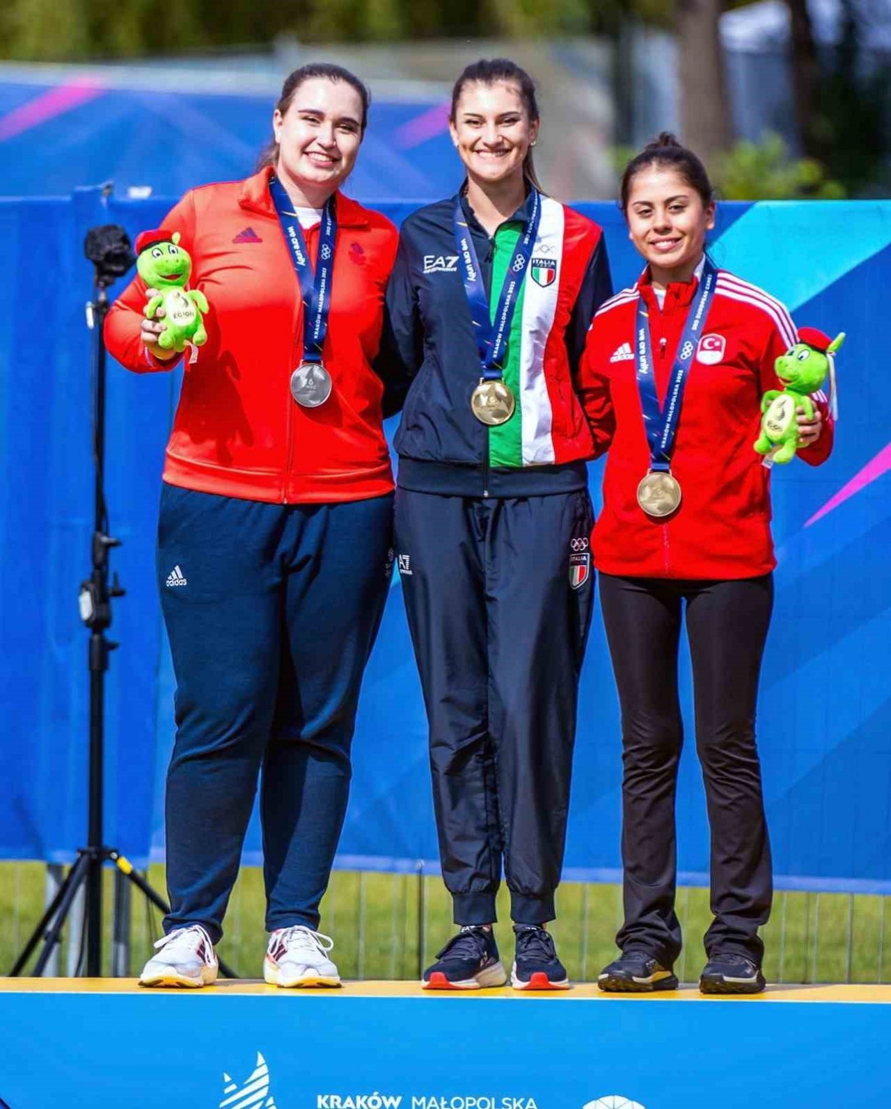 Büyükşehir okçularından Avrupa’da büyük başarı