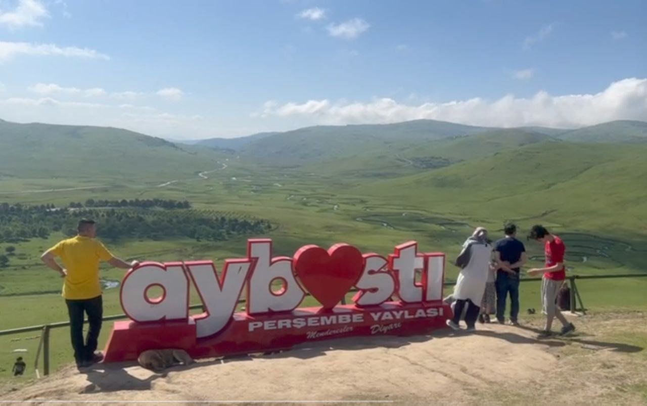 Menderesleriyle ünlü Perşembe Yaylası ziyaretçilerini ağırlıyor