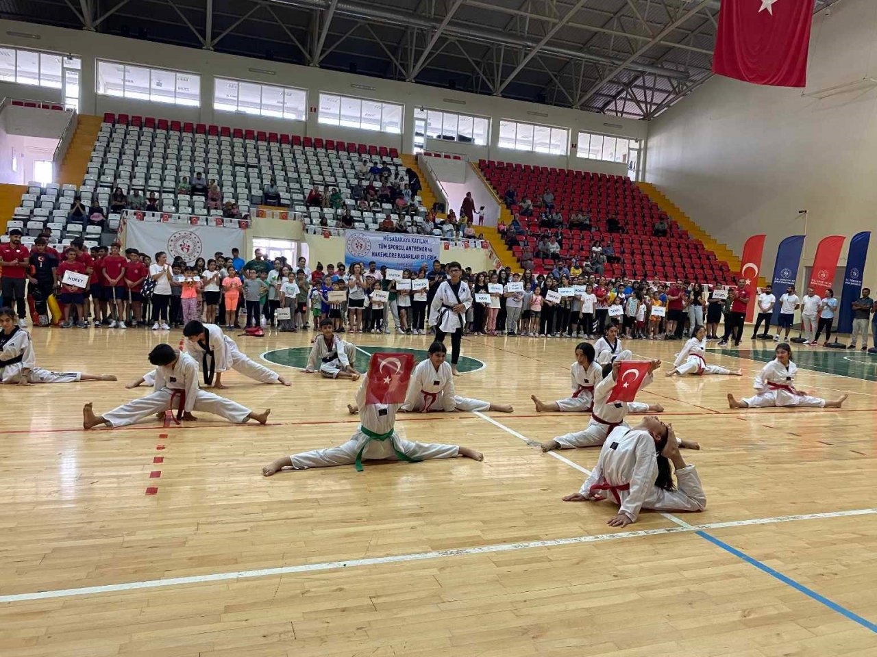 Osmaniye’de yaz spor okulları ve GSB engelsiz spor okulları açıldı