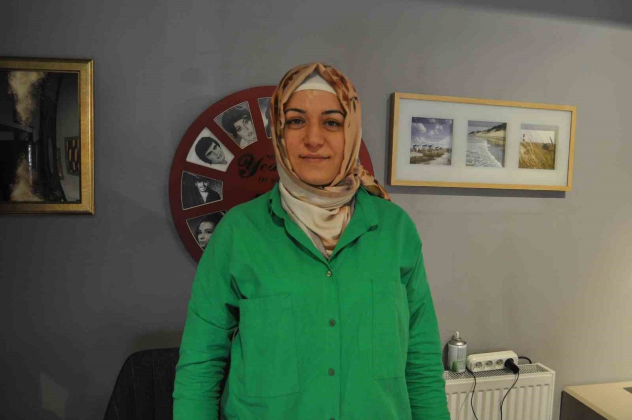 Mobilyacıların yoğun olduğu caddede otopark sıkıntısı yaşanıyor