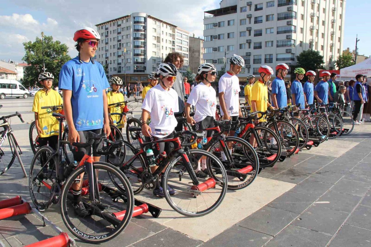 Sivas’ta GSB Spor Okullarında coşkulu açılış