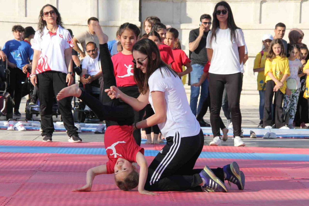 Sivas’ta GSB Spor Okullarında coşkulu açılış