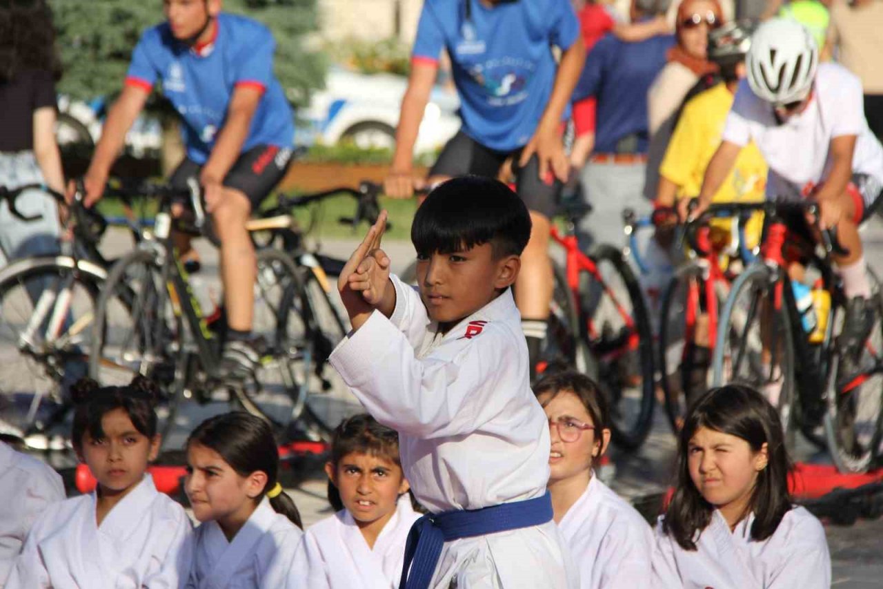 Sivas’ta GSB Spor Okullarında coşkulu açılış