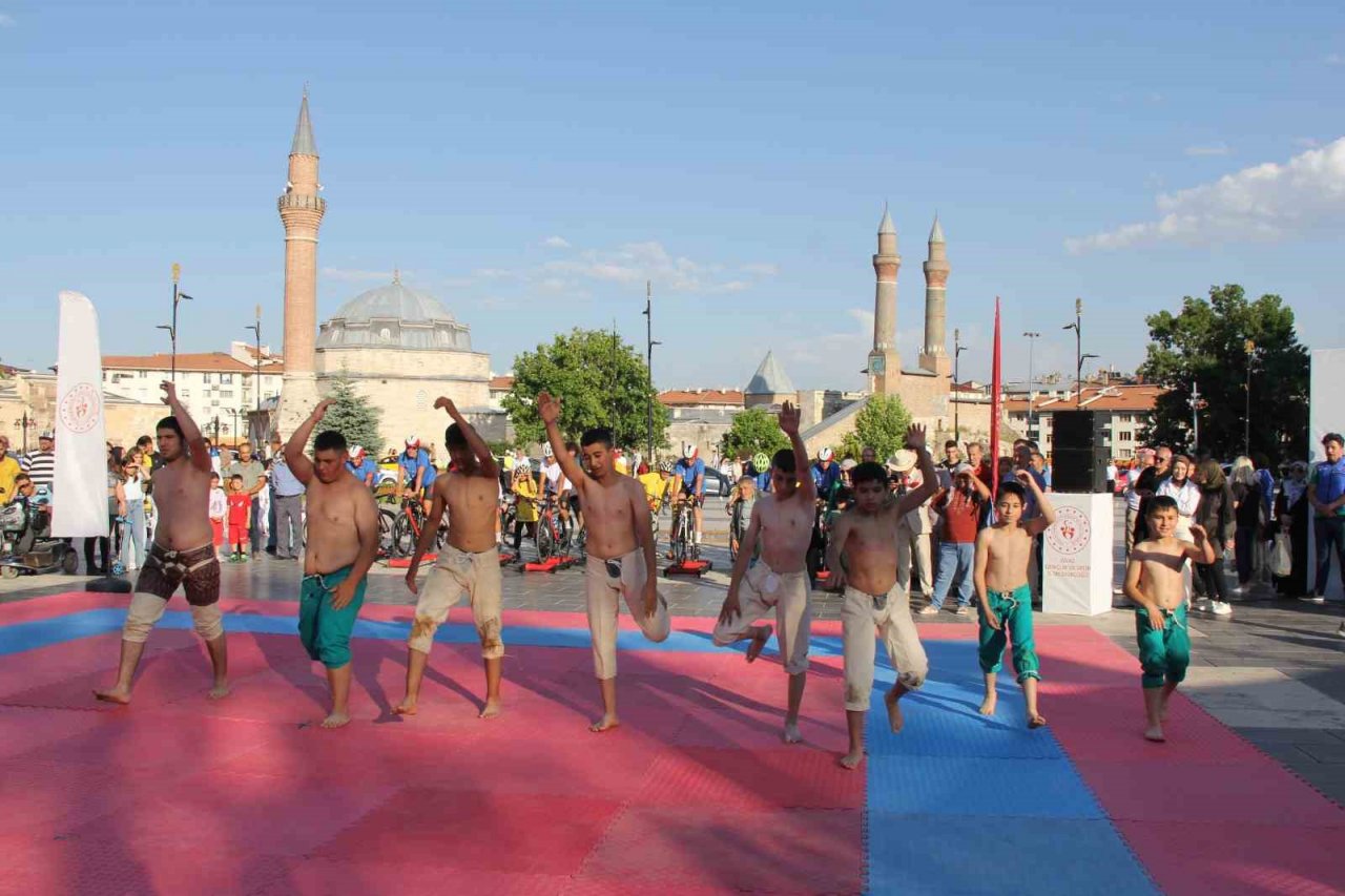 Sivas’ta GSB Spor Okullarında coşkulu açılış