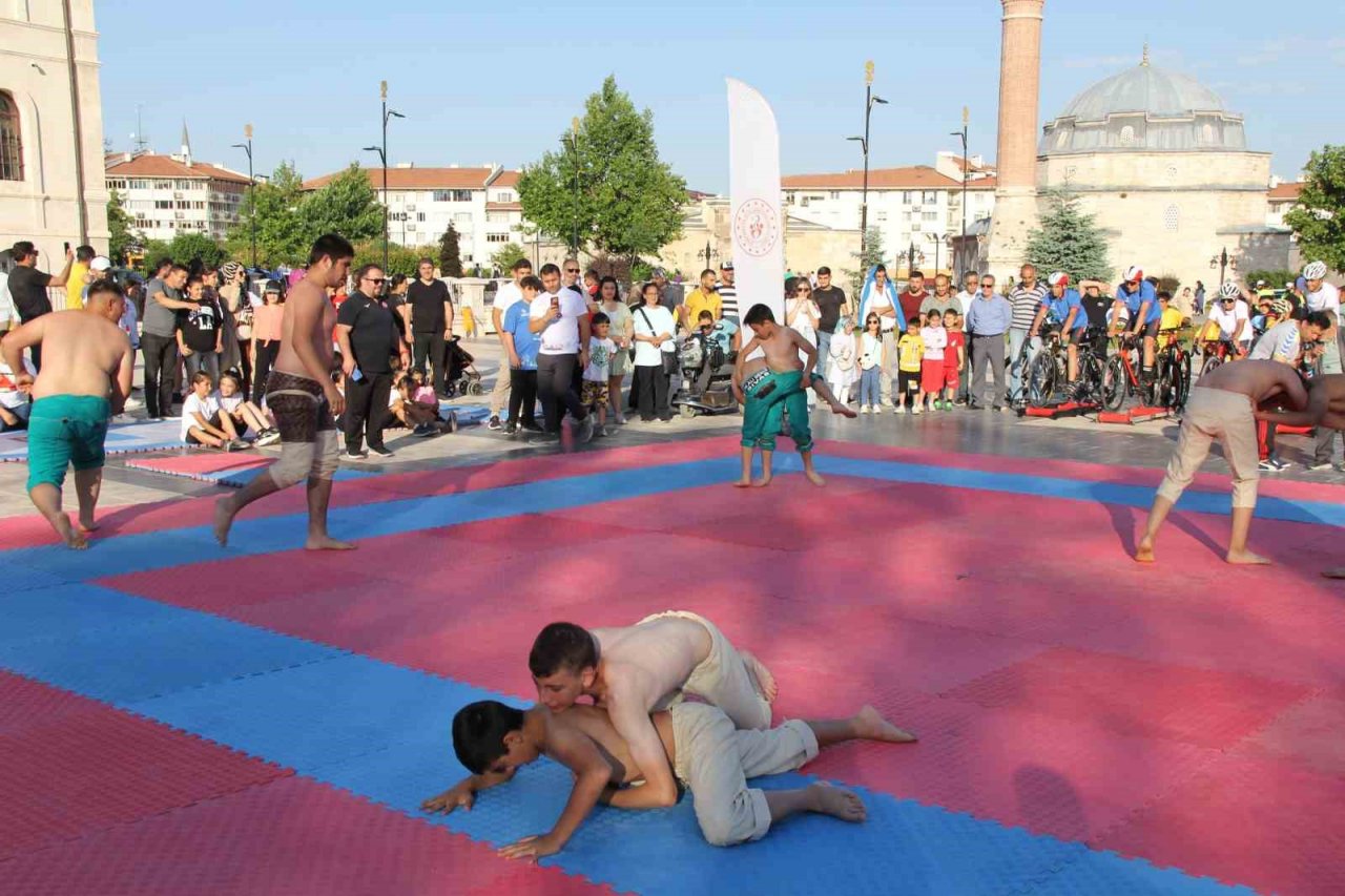 Sivas’ta GSB Spor Okullarında coşkulu açılış