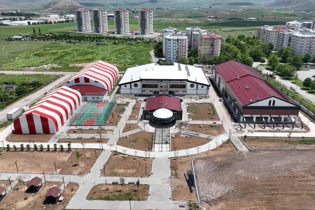 Dev spor kompleksi açılış için gün sayıyor