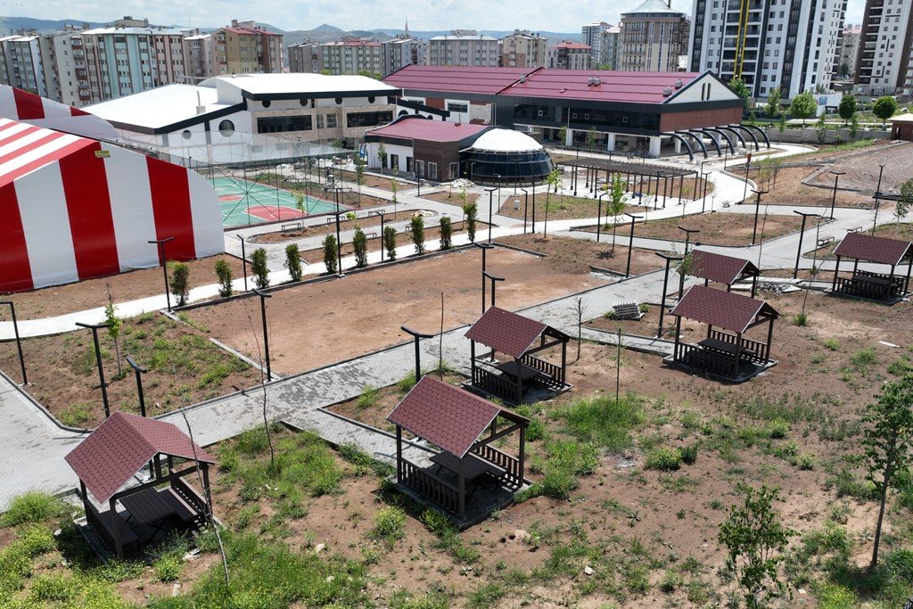 Dev spor kompleksi açılış için gün sayıyor