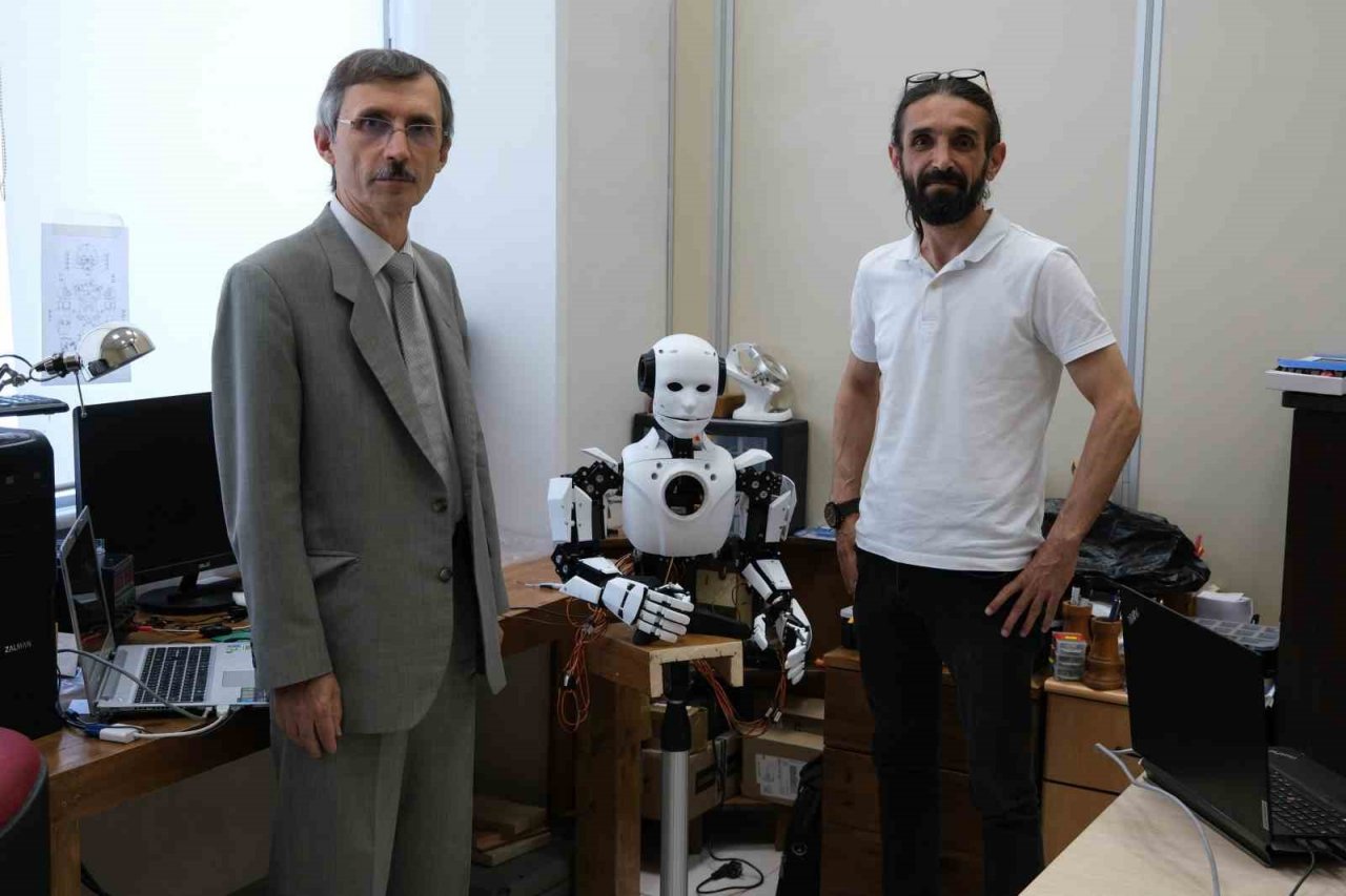 Bursa’nın insansı bionik robotu ses getirecek
