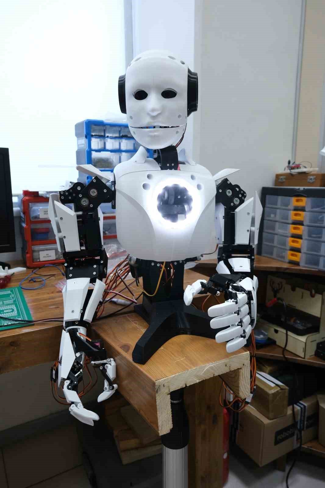 Bursa’nın insansı bionik robotu ses getirecek