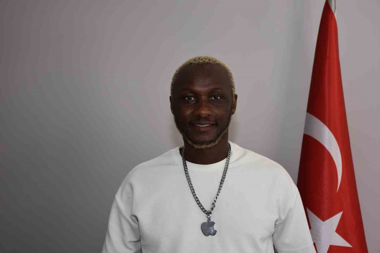 Ünlü futbolcu Yattara’dan Sakarya’ya futbol okulu