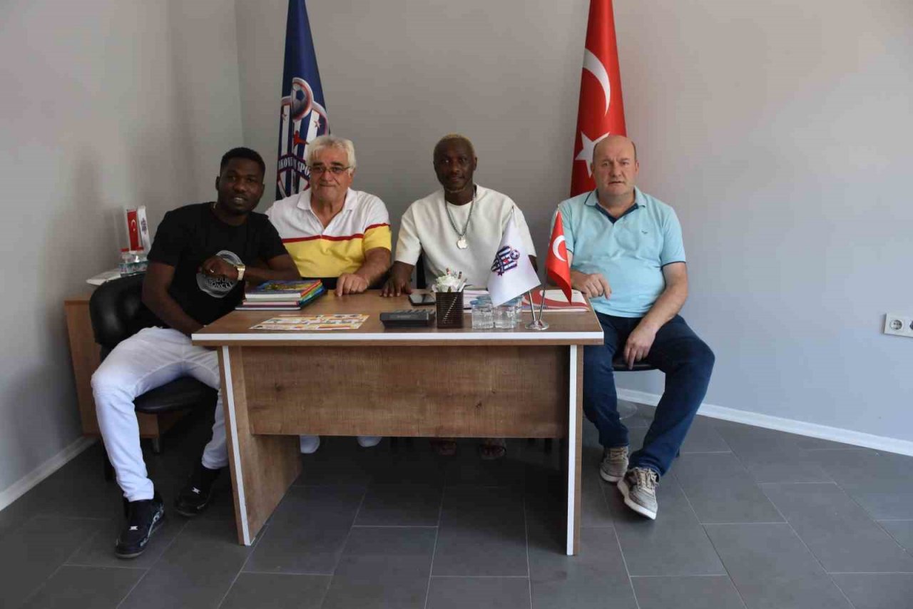 Ünlü futbolcu Yattara’dan Sakarya’ya futbol okulu
