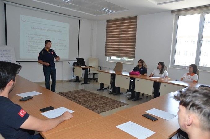 Ambulans ve Acil Bakım Teknikerleri staja başladı