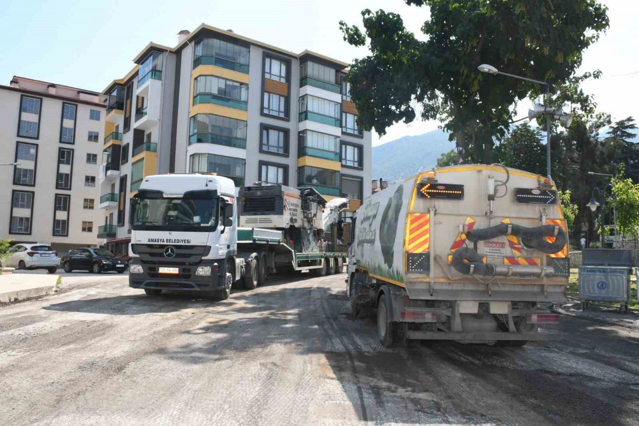 Amasya Belediyesi bozuk yolları asfaltlıyor